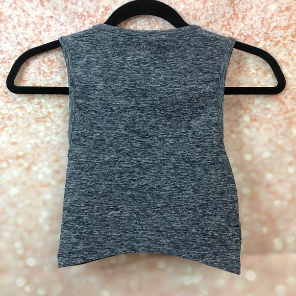 🦄SOLD🦄m Beyond Yoga Twist Performance Tank - Picture 3 of 8